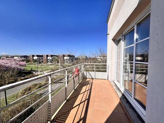 Duplex à vendre 360 000 € 4 pièces 3 chambres 90 m² Étage 2/2 Montévrain 77144