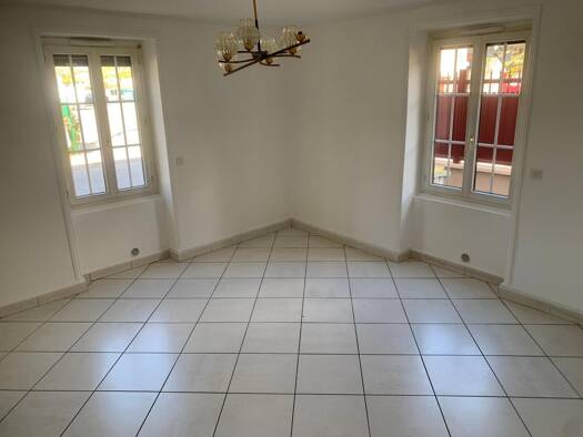 Duplex à louer 1 095 € 5 pièces 3 chambres 150,34 m² RDC Pusignan 69330