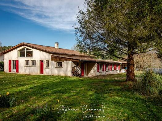 Maison à vendre 395 000 € 7 pièces 5 chambres 251 m² 47 351 m² de terrain Saint-Front-de-Pradoux 24400