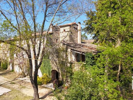 Mas à vendre 550 000 € 9 pièces 5 chambres 243 m² 2 302 m² de terrain Vézénobres 30360
