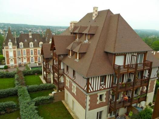 Appartement à louer 1 200 € 3 pièces 2 chambres 67 m² Étage 4/5 Deauville 14800