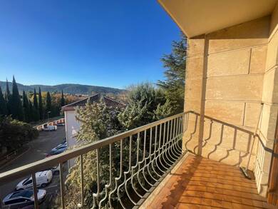 Appartement à louer 731 € 1 pièce 22 m² Dernier étage, Étage 3/3 Aix en Provence 13100