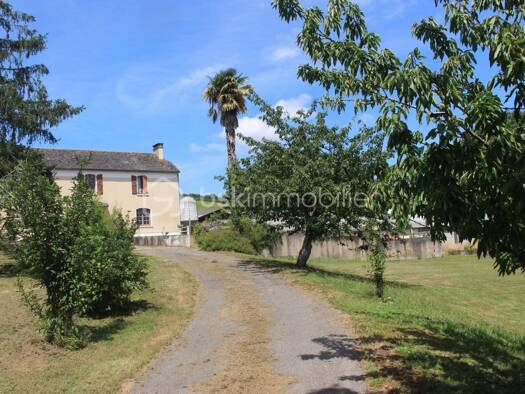 Ferme à vendre 328 000 € 7 pièces 5 chambres 230 m² 65 000 m² de terrain Lucarré 64350
