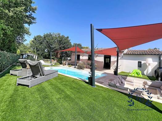 Maison de plain-pied à vendre 510 000 € 5 pièces 3 chambres 122 m² 1 000 m² de terrain Rocbaron 83136