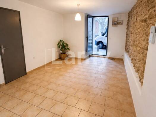 Appartement à louer 472 € 1 pièce 26,7 m² RDC Sud Est Ouest Pélissanne 13330