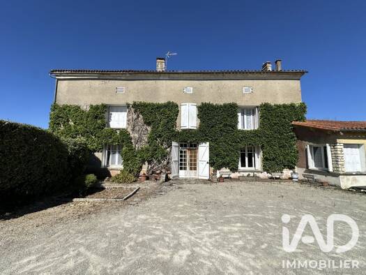 Maison à vendre 137 000 € 9 pièces 8 chambres 259 m² 802 m² de terrain Villiers-Couture 17510