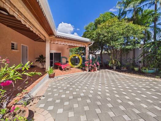 Maison à vendre 644 000 € 14 pièces 7 chambres 270 m² 970 m² de terrain Saint-Pierre 97432