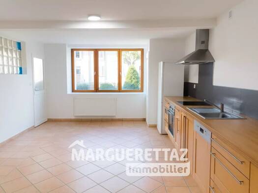 Maison à vendre 962 000 € 9 pièces 7 chambres 255 m² Centre Gaillard 74240