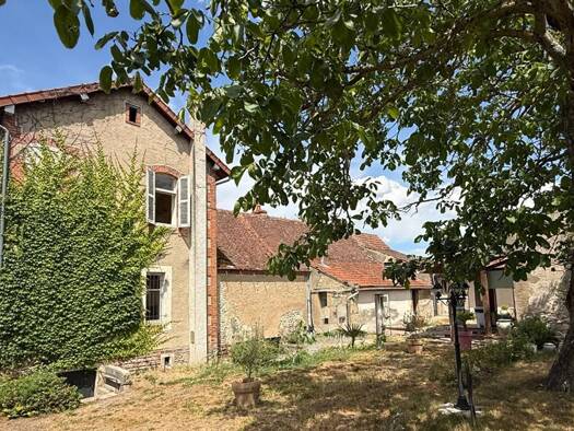 Maison à vendre 184 500 € 9 pièces 6 chambres 205 m² 1 586 m² de terrain Moulins 03000