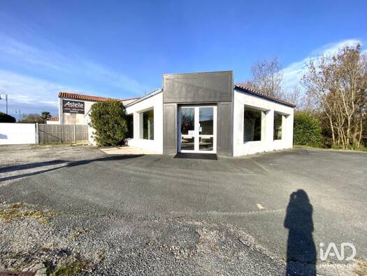 Boutique à vendre 450 000 € 275 m² de surface de vente Breuillet 17920