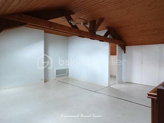 Immeuble à vendre 215 000 € 213 m² Lusignan 86600