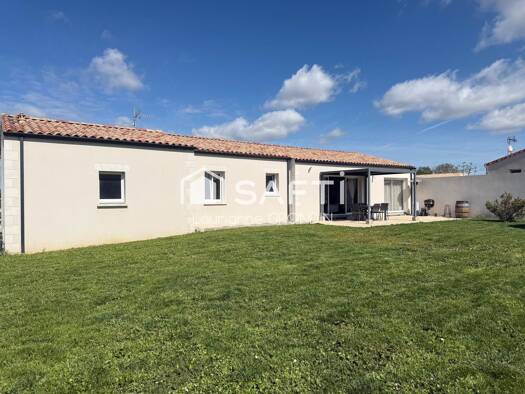 Maison de plain-pied à vendre 274 900 € 4 pièces 3 chambres 120 m² 818 m² de terrain Saint-Sulpice-d'Arnoult 17250