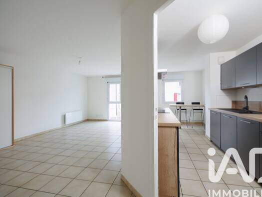 Appartement à vendre 247 000 € 3 pièces 2 chambres 70 m² Étage 1/2 Saint-Genis-les-Ollières 69290