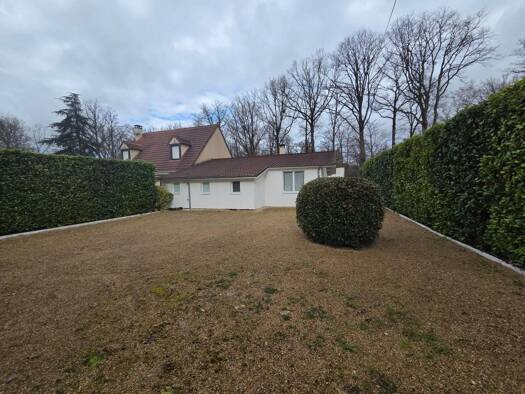 Maison de plain-pied à louer 1 200 € 3 pièces 2 chambres 114,6 m² 900 m² de terrain Bazoches-sur-le-Betz 45210