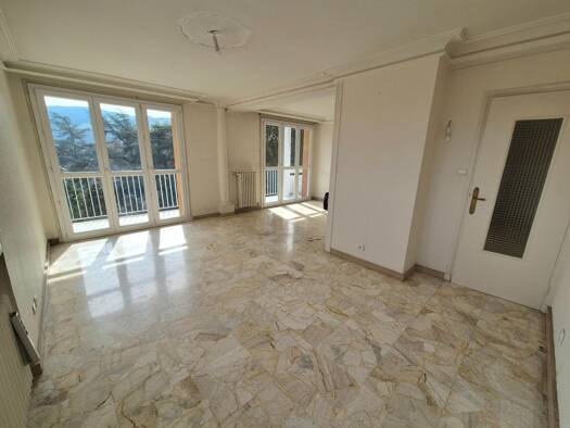 Appartement à vendre 97 750 € 4 pièces 2 chambres 90 m² Étage 7/9 Le Bernay-Valfuret-La Rivière Saint-Étienne 42100