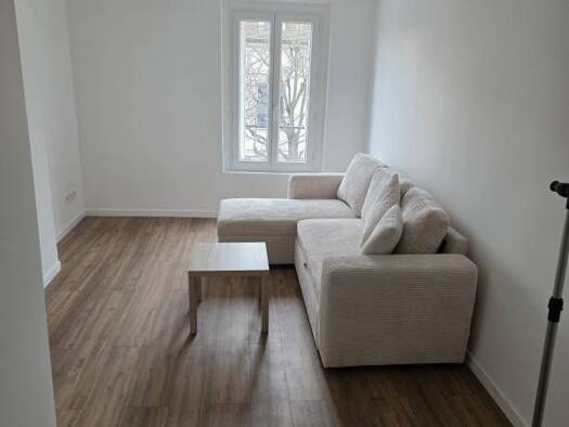 Studio à louer 780 € 1 pièce 21 m² 2ème étage disponible dès maintenant Vieux Pont Nanterre 92000