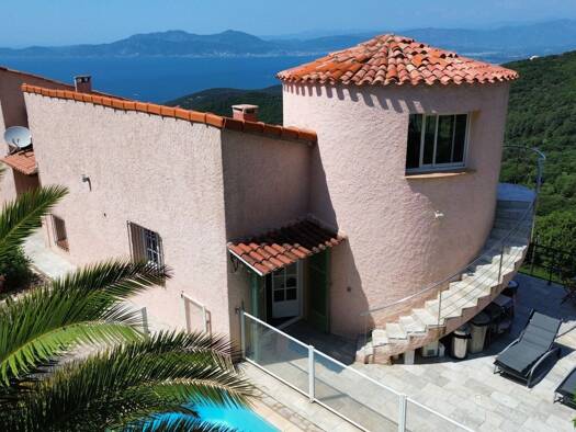 Villa à vendre 850 000 € 8 pièces 6 chambres 200 m² 1 028 m² de terrain Coti Chiavari 20138