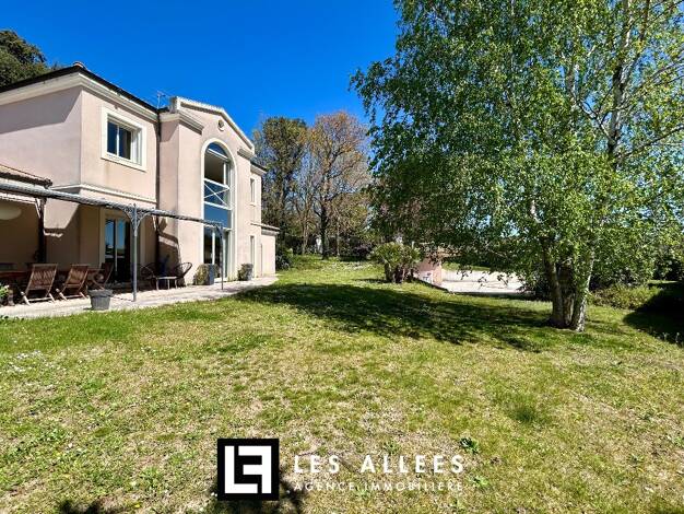 Maison à vendre 699 000 € 6 pièces 4 chambres 239 m² 2 000 m² de terrain Montelimar 26200