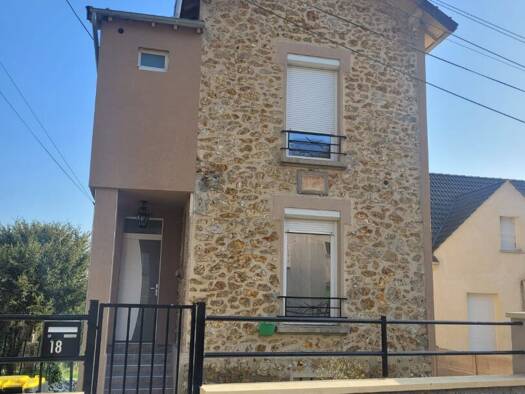 Maison à louer 1 235 € 4 pièces 2 chambres 77 m² 380 m² de terrain Est Sud Ouest La Ferté-sous-Jouarre 77260