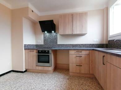 Appartement à louer 824 € 3 pièces 2 chambres 66 m² Dernier étage, Étage 2/2 Generat Sorgues 84700