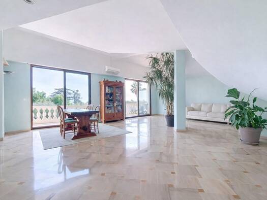 Duplex à vendre 835 000 € 4 pièces 3 chambres 145,2 m² Étage 1/1 Carnot Cannes 06400