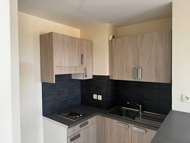 Appartement à louer 893 € 2 pièces 1 chambre 37 m² Étage 3/4 Beausoleil Combs-la-Ville 77380