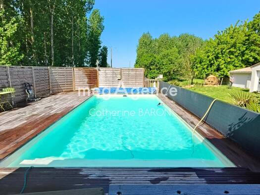 Maison à vendre 329 000 € 8 pièces 5 chambres 212 m² 1 739 m² de terrain Germignac 17520