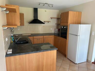 Appartement à louer 1 800 € 4 pièces 3 chambres 82 m² RDC Prevessin Moens 01280