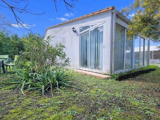 Maison en viager libre Bouquet 59 900 € 4 pièces 3 chambres 107 m² 526 m² de terrain Barzan 17120