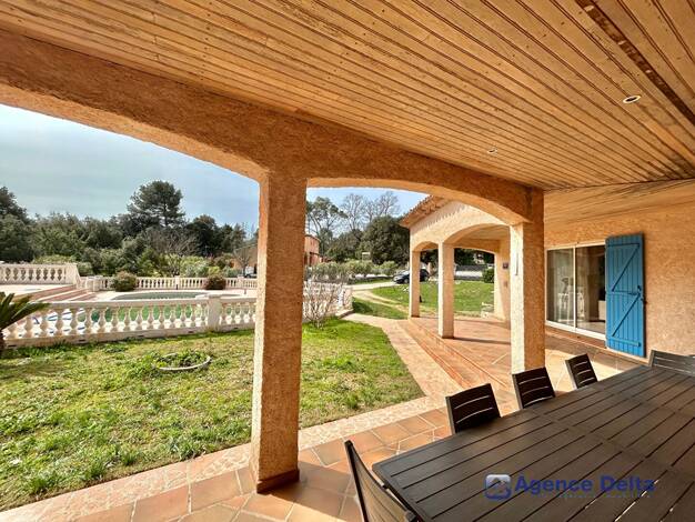 Villa à vendre 599 000 € 5 pièces 4 chambres 182 m² 2 493 m² de terrain Flassans-sur-Issole 83340