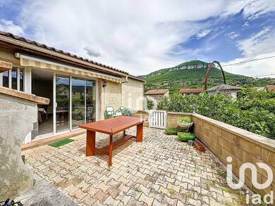 Maison de plain-pied à vendre 278 000 € 6 pièces 3 chambres 150 m² 696 m² de terrain Nord Millau 12100