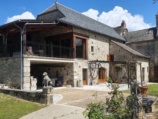 Ferme à vendre 385 000 € 8 pièces 4 chambres 251 m² 4 396 m² de terrain Segala Sud Le Bas Segala 12200