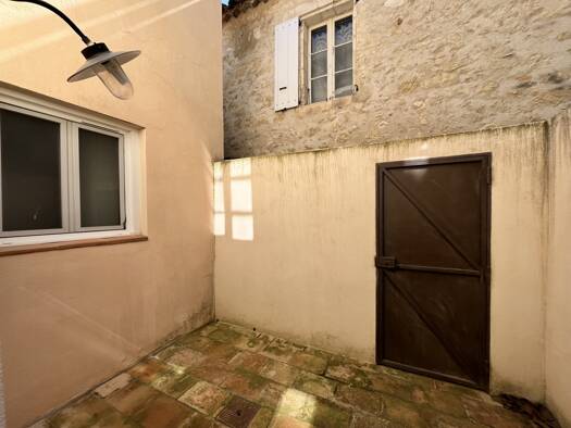 Appartement à vendre 195 000 € 3 pièces 2 chambres 62 m² RDC/1 Villeneuve-lès-Avignon 30400