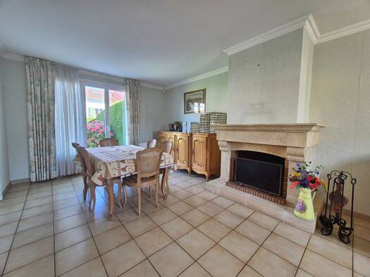 Maison à vendre 472 500 € 4 pièces 3 chambres 89 m² 227 m² de terrain Le Village Montigny-le-Bretonneux 78180