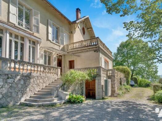Maison à vendre 630 000 € 11 pièces 6 chambres 433 m² Artemare 01510