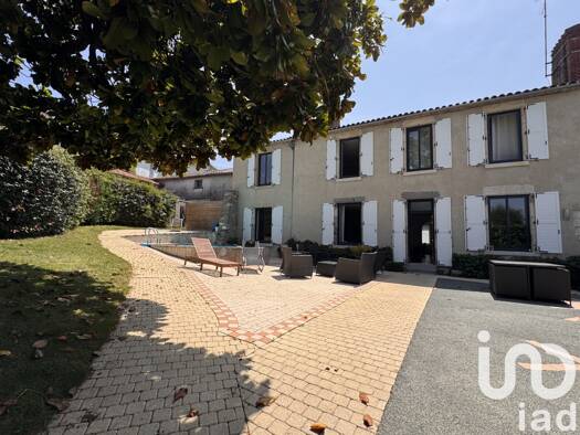 Maison de ville à vendre 310 000 € 9 pièces 6 chambres 284 m² 610 m² de terrain La Châtaigneraie 85120