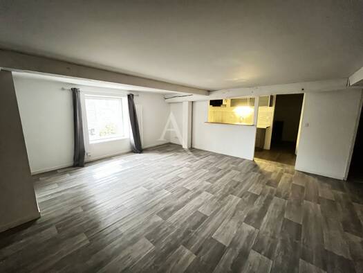 Appartement à louer 950 € 3 pièces 2 chambres 109 m² Étage 1/2 Le Parterre Dourdan 91410