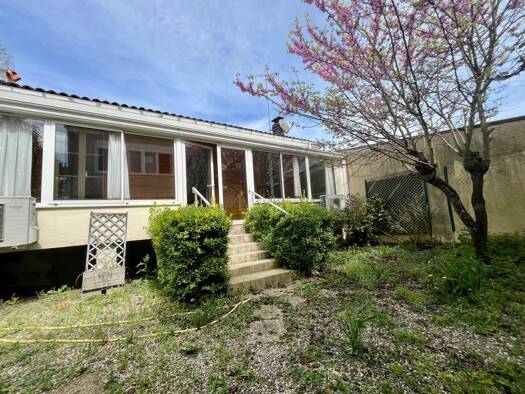 Maison de plain-pied à vendre 152 000 € 3 pièces 2 chambres 80 m² 215 m² de terrain Centre Ville Langon 33210