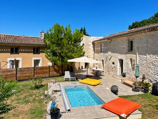 Ferme à vendre 540 000 € 7 pièces 5 chambres 285 m² 1 639 m² de terrain Villegouge 33141