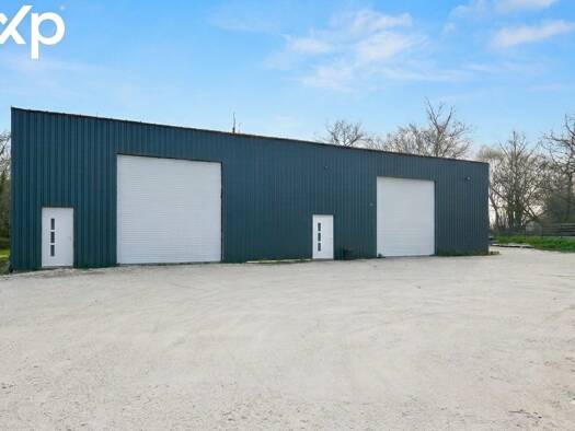 Entrepôt à vendre 430 000 € 425 m² d'espace de stockage Créon 33670