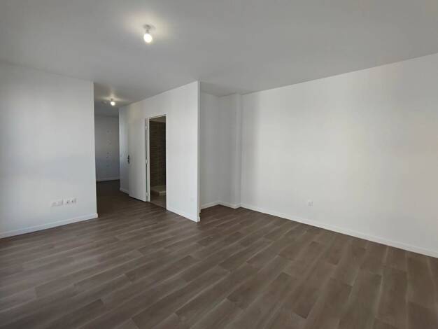 Appartement à louer 770 € 1 pièce 37,8 m² 2ème étage Auguste Geneviève-Benoît Malon Livry-Gargan 93190