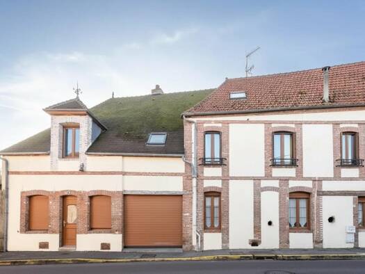 Maison de ville à vendre 348 000 € 10 pièces 7 chambres 240 m² 800 m² de terrain Nord Ouest-Centre Sézanne 51120