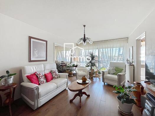 Appartement à vendre 144 000 € 4 pièces 2 chambres 87 m² Étage 3/3 Robretières La Roche-sur-Yon 85000