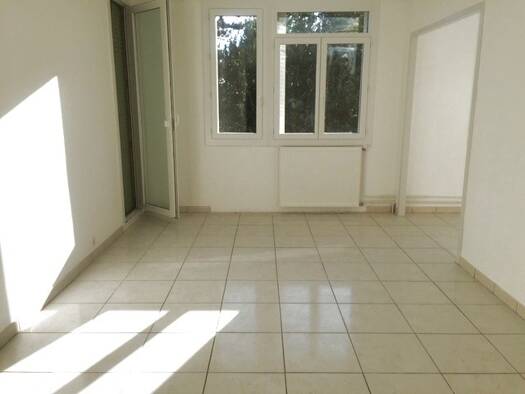 Appartement à louer 585 € 3 pièces 2 chambres 59,6 m² 1er étage Pierrelatte 26700