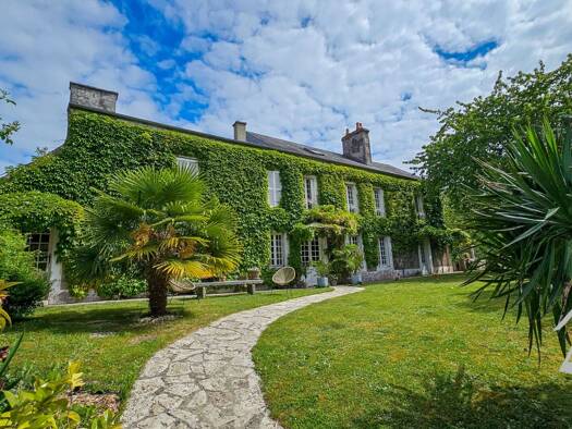 Maison à vendre 443 000 € 9 pièces 6 chambres 196 m² 1 217 m² de terrain Centre Ville Falaise 14700