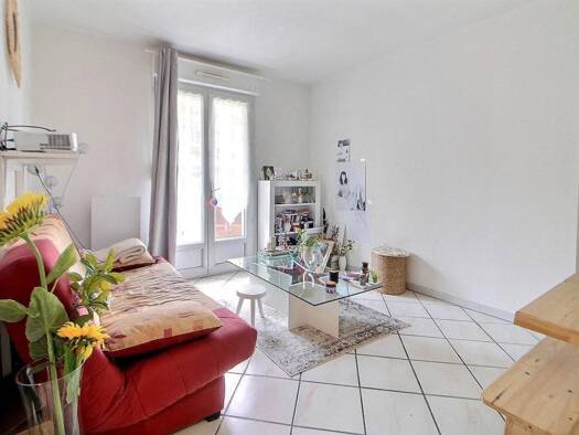 Appartement à louer 395 € 2 pièces 1 chambre 41 m² RDC Paris Roanne 42300