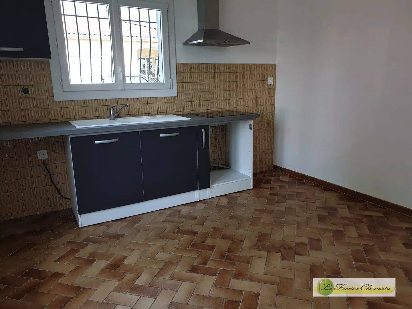 Maison à louer, 102m², FOUQUEBRUNE