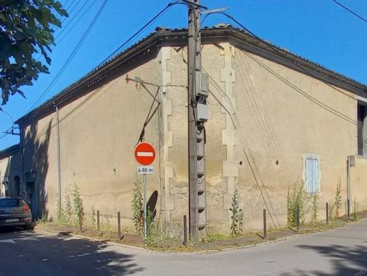 Local commercial à vendre 149 800 € 500 m² de surface de vente Champ de Foire Cognac 16100