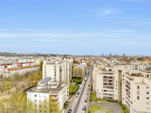 Appartement à louer 2 350 € 4 pièces 3 chambres 80 m² 12ème étage Girondins Lyon 7ème arrondissement 69007