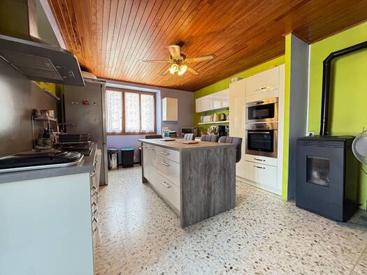 Maison à vendre 198 000 € 4 pièces 2 chambres 85 m² 1 297 m² de terrain Orgelet 39270